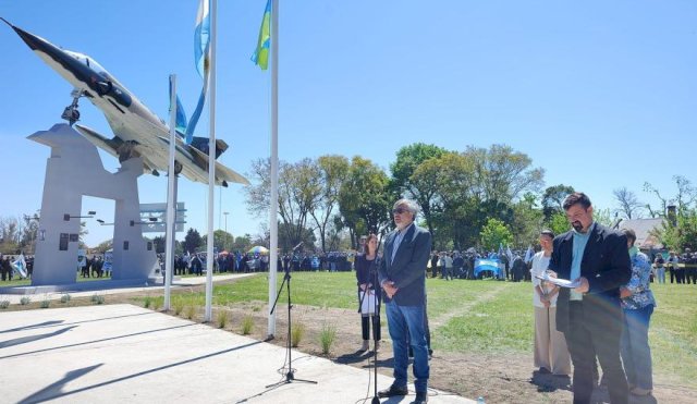 monumento malvinas ramallo