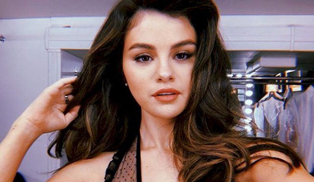 Selena Gomez lanza el vídeo de Baila Conmigo