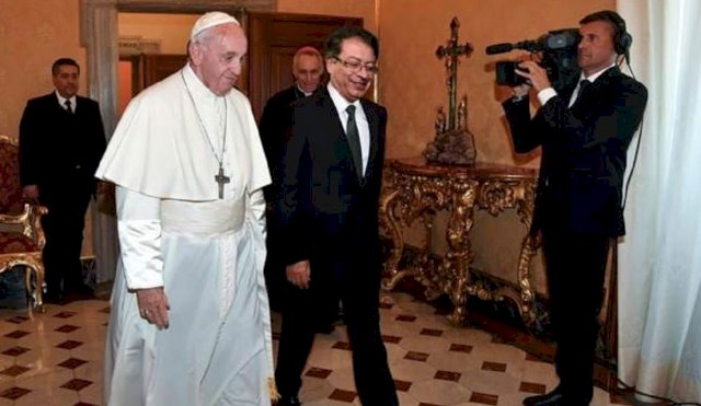 Francisco recibió al presidente colombiano Gustavo Petro