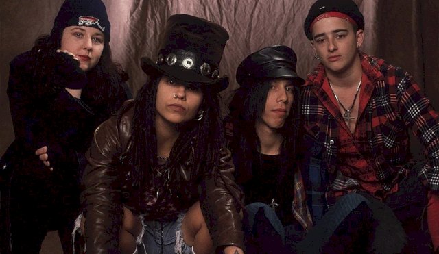 VUELVE4NONBLONDES